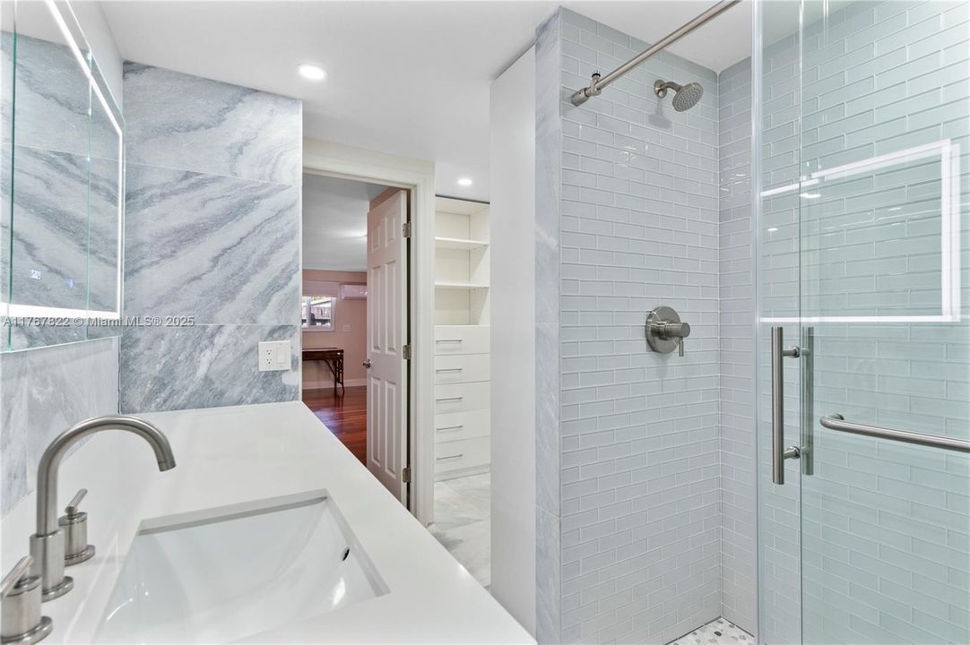 最近售出: $650,000 (3 贝兹, 2 浴室, 1324 平方英尺)