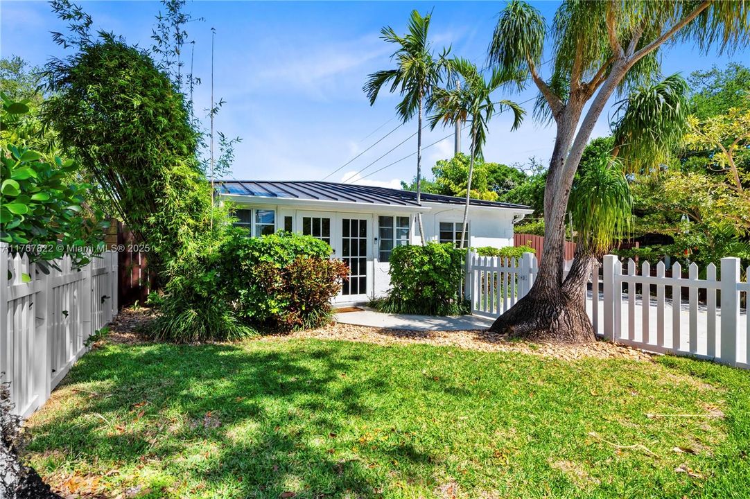 最近售出: $650,000 (3 贝兹, 2 浴室, 1324 平方英尺)