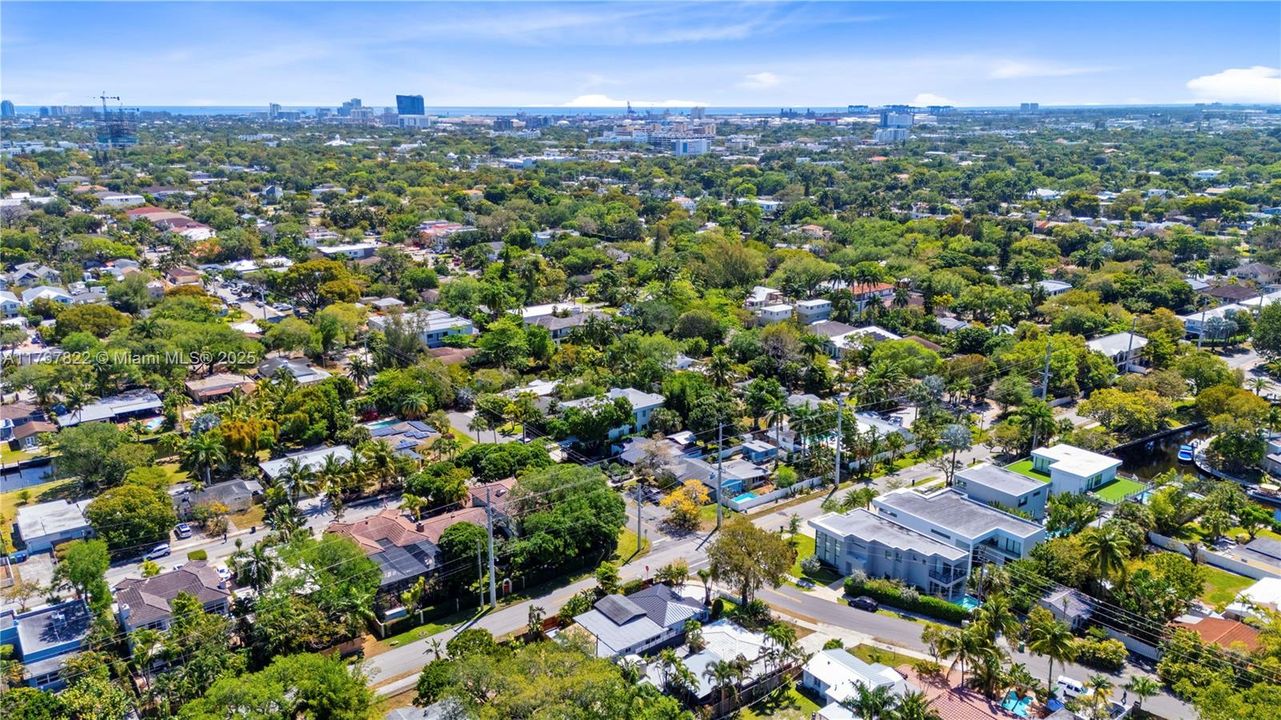 最近售出: $650,000 (3 贝兹, 2 浴室, 1324 平方英尺)