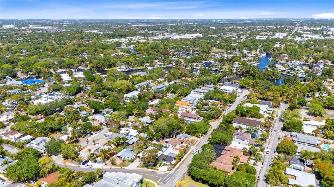 最近售出: $650,000 (3 贝兹, 2 浴室, 1324 平方英尺)