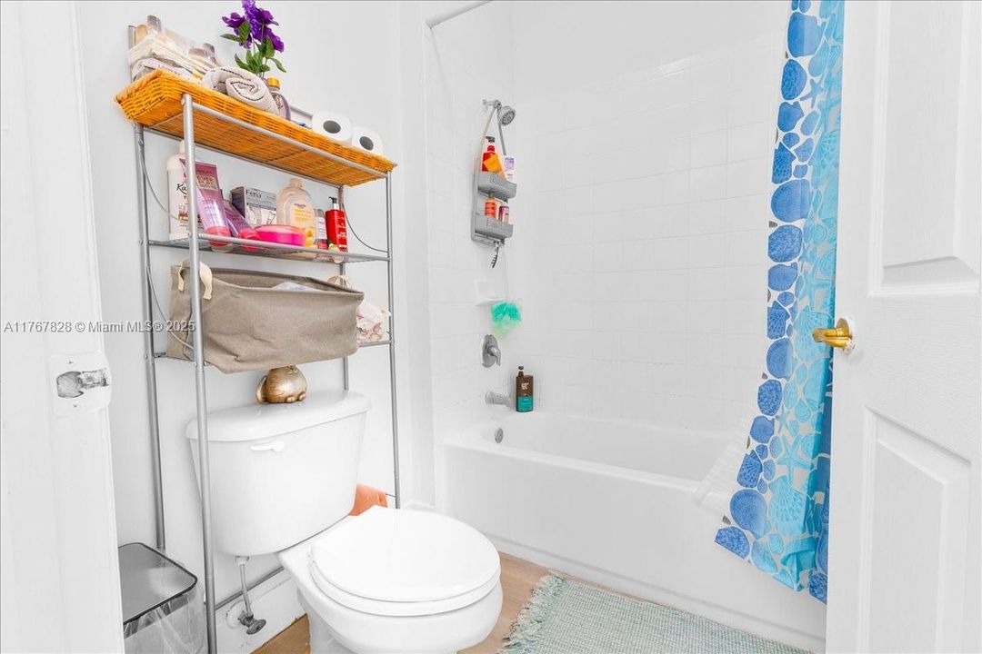 最近售出: $355,000 (3 贝兹, 2 浴室, 1298 平方英尺)