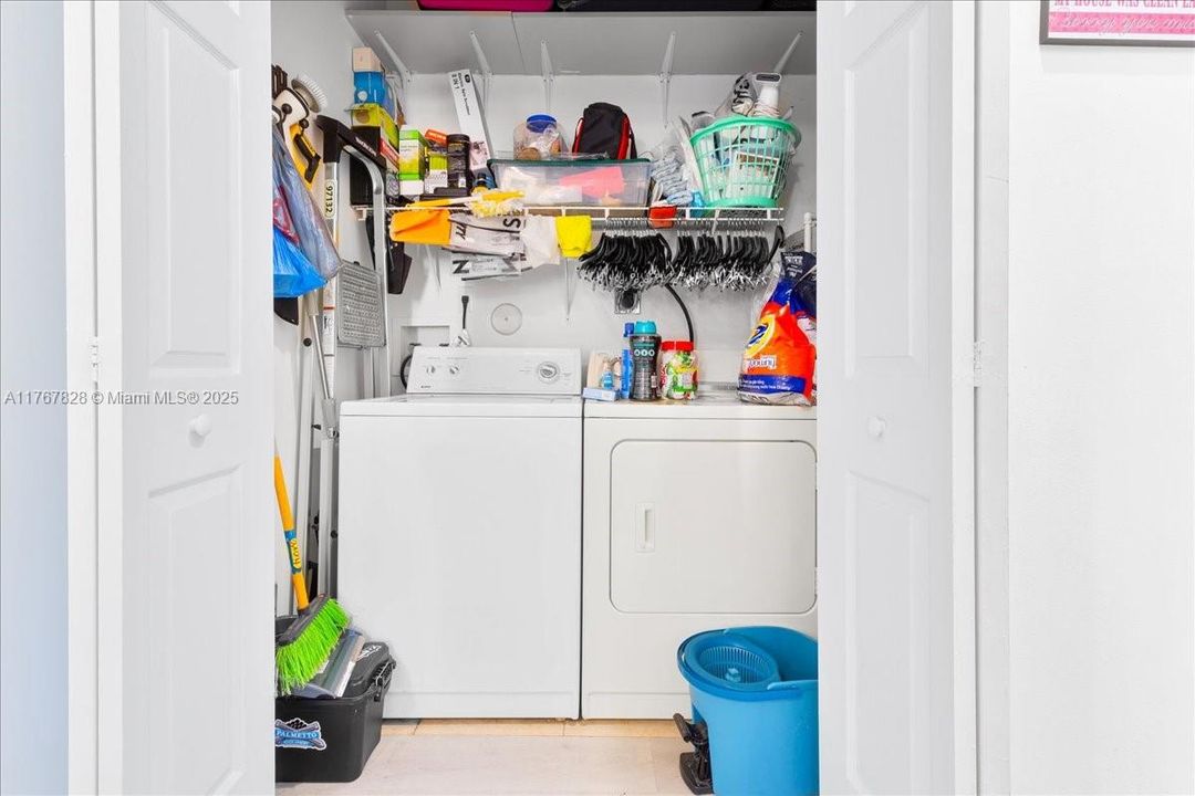 最近售出: $355,000 (3 贝兹, 2 浴室, 1298 平方英尺)