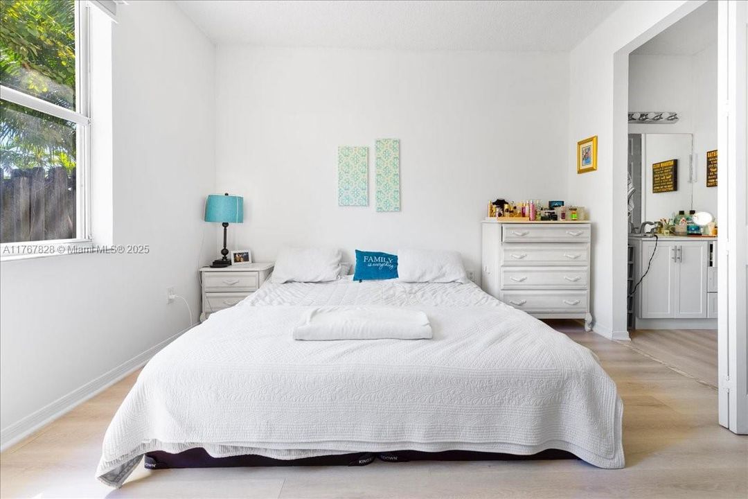 最近售出: $355,000 (3 贝兹, 2 浴室, 1298 平方英尺)