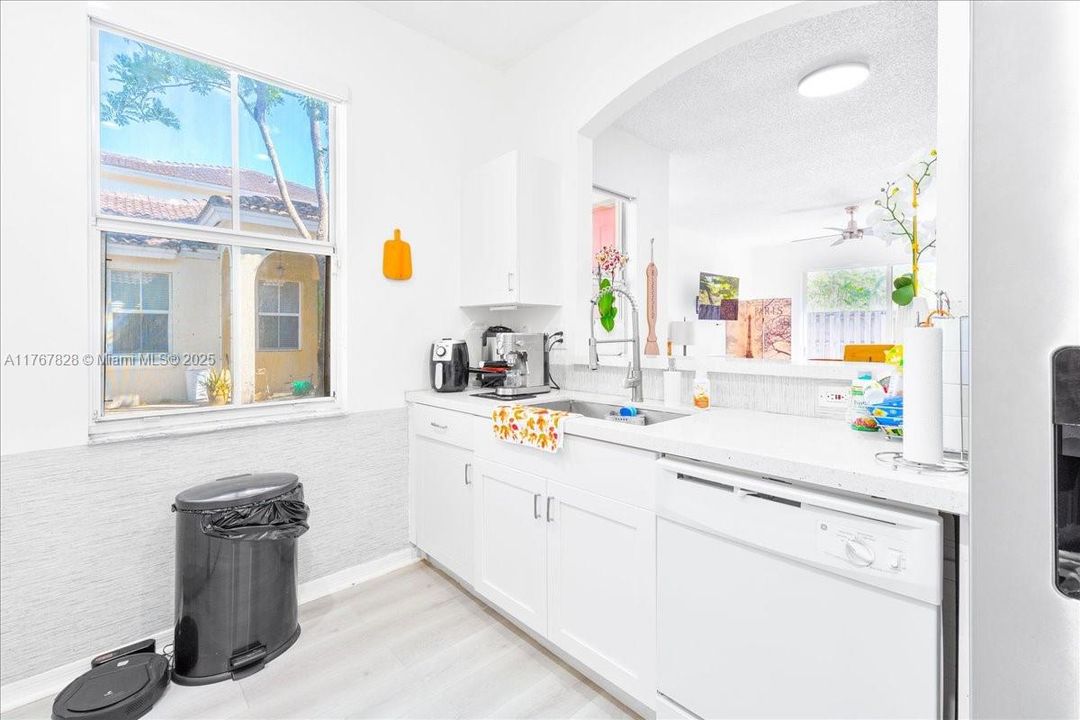 最近售出: $355,000 (3 贝兹, 2 浴室, 1298 平方英尺)