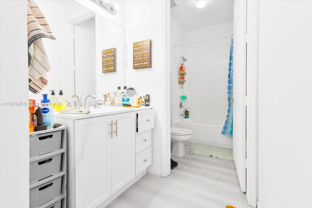 最近售出: $355,000 (3 贝兹, 2 浴室, 1298 平方英尺)