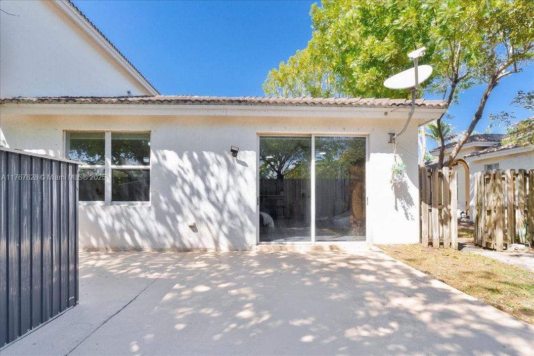 最近售出: $355,000 (3 贝兹, 2 浴室, 1298 平方英尺)