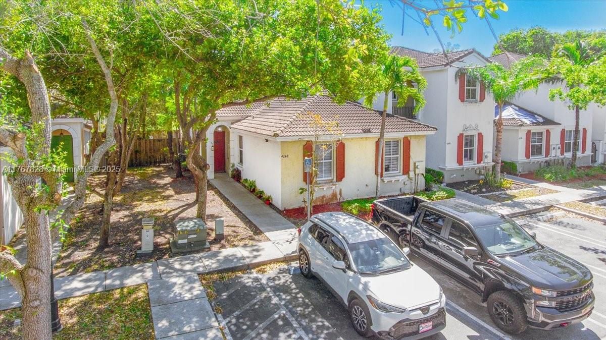 最近售出: $355,000 (3 贝兹, 2 浴室, 1298 平方英尺)