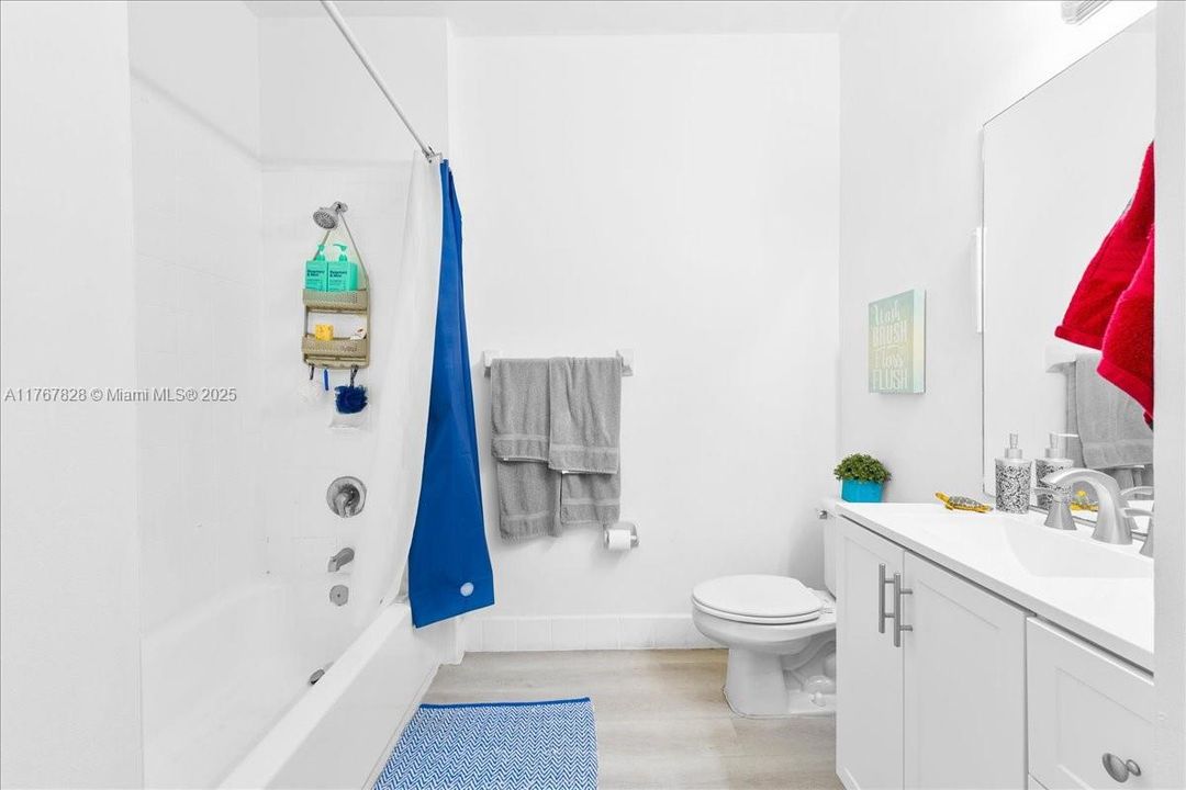 最近售出: $355,000 (3 贝兹, 2 浴室, 1298 平方英尺)