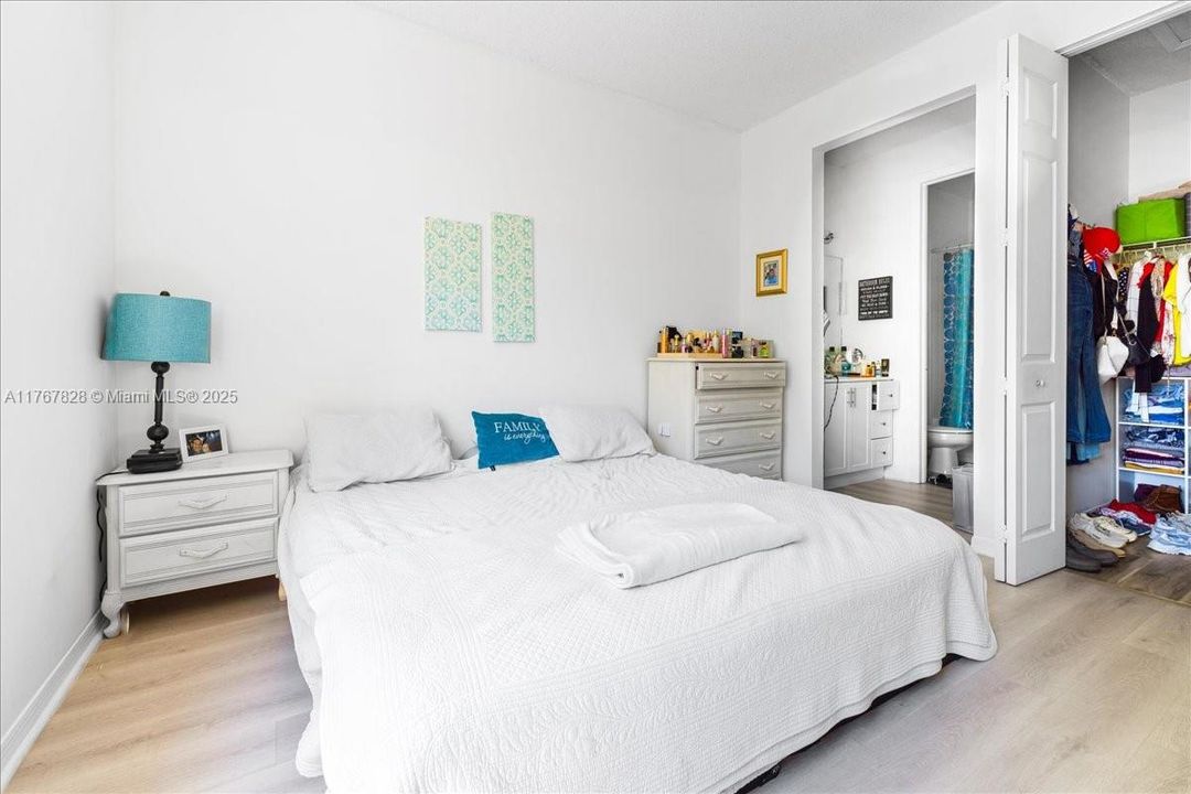 最近售出: $355,000 (3 贝兹, 2 浴室, 1298 平方英尺)