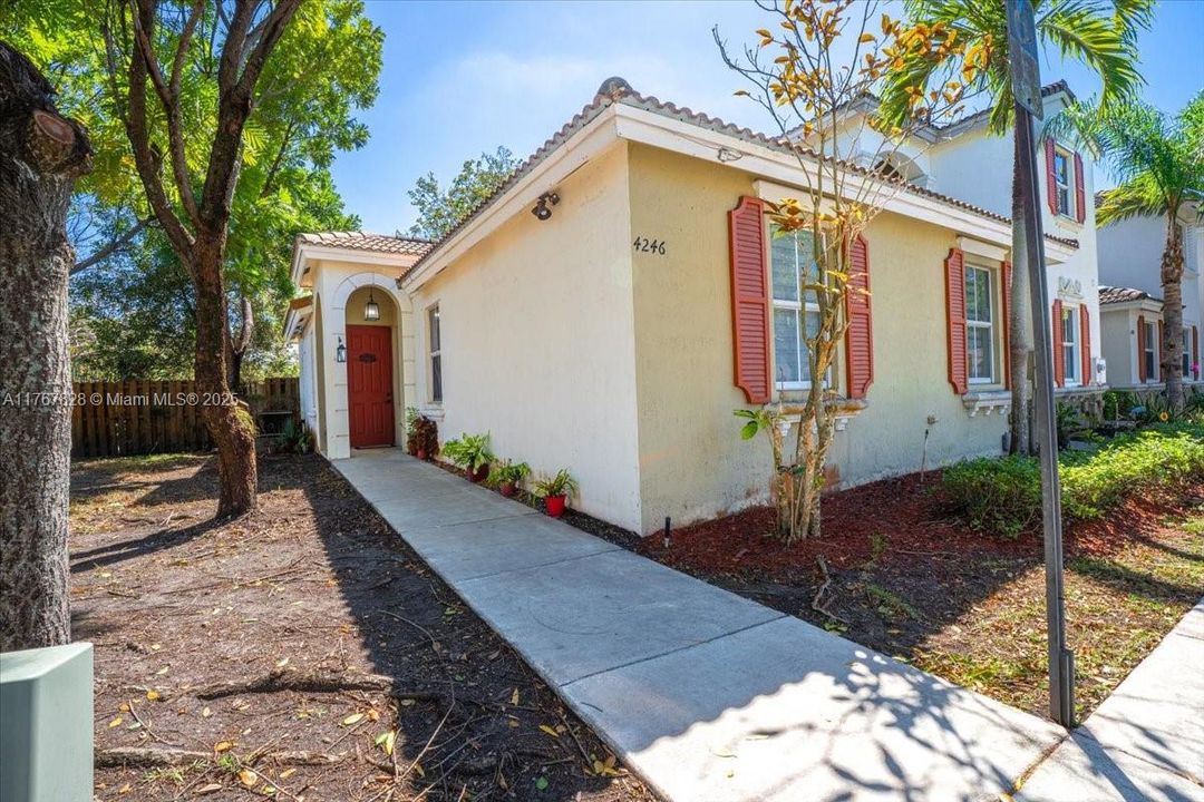 最近售出: $355,000 (3 贝兹, 2 浴室, 1298 平方英尺)