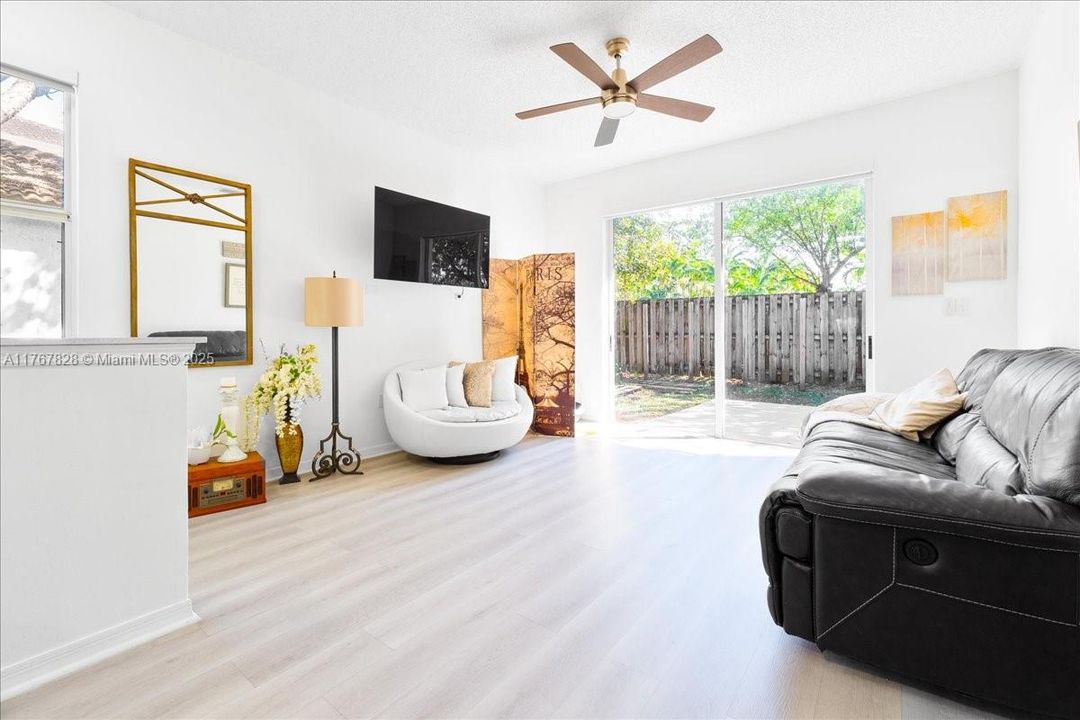 最近售出: $355,000 (3 贝兹, 2 浴室, 1298 平方英尺)