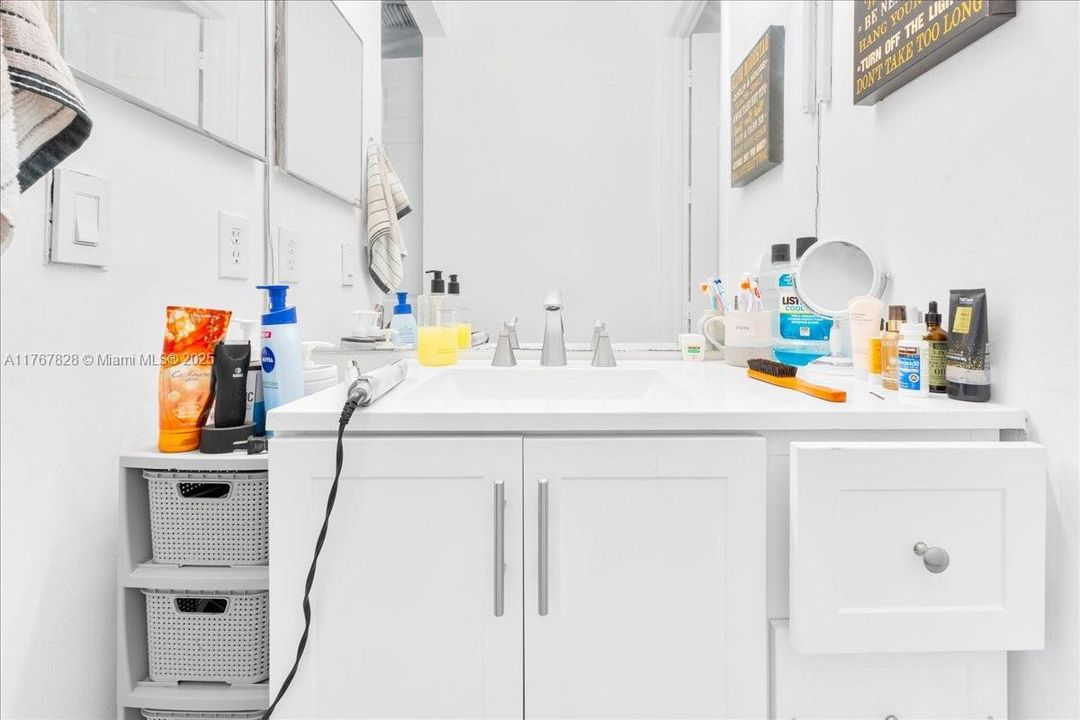 最近售出: $355,000 (3 贝兹, 2 浴室, 1298 平方英尺)