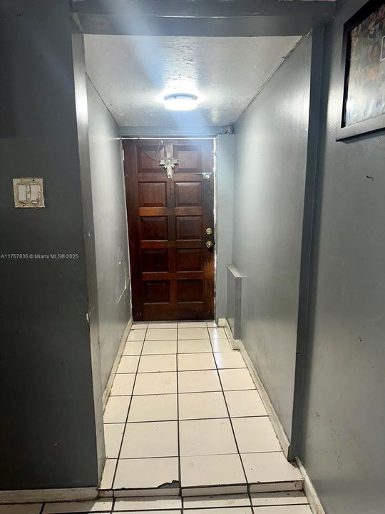 合同活跃: $200,000 (4 贝兹, 2 浴室, 1126 平方英尺)