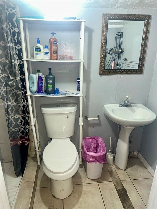 合同活跃: $200,000 (4 贝兹, 2 浴室, 1126 平方英尺)