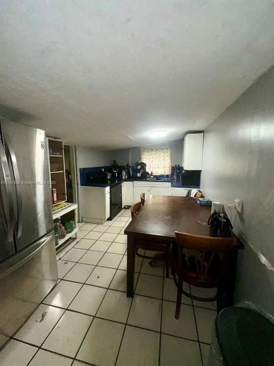 合同活跃: $200,000 (4 贝兹, 2 浴室, 1126 平方英尺)