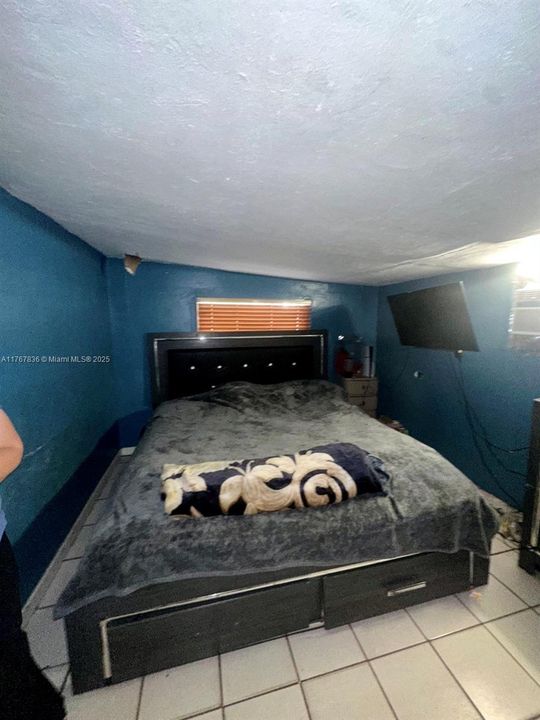 合同活跃: $200,000 (4 贝兹, 2 浴室, 1126 平方英尺)