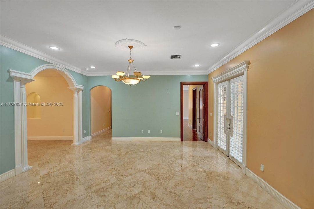 Recently Sold: $1,200,000 (4 beds, 3 baths, 2563 Square Feet)