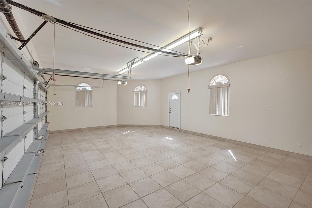 Recently Sold: $1,200,000 (4 beds, 3 baths, 2563 Square Feet)