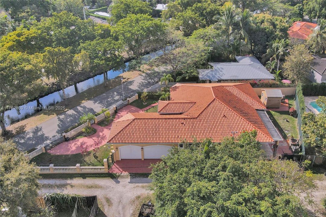 Recently Sold: $1,200,000 (4 beds, 3 baths, 2563 Square Feet)