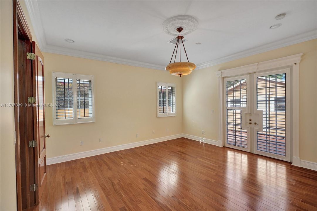 Recently Sold: $1,200,000 (4 beds, 3 baths, 2563 Square Feet)