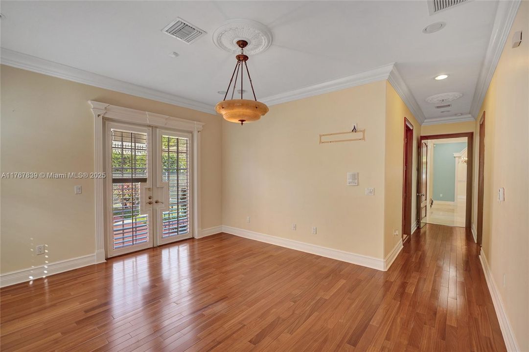 Recently Sold: $1,200,000 (4 beds, 3 baths, 2563 Square Feet)