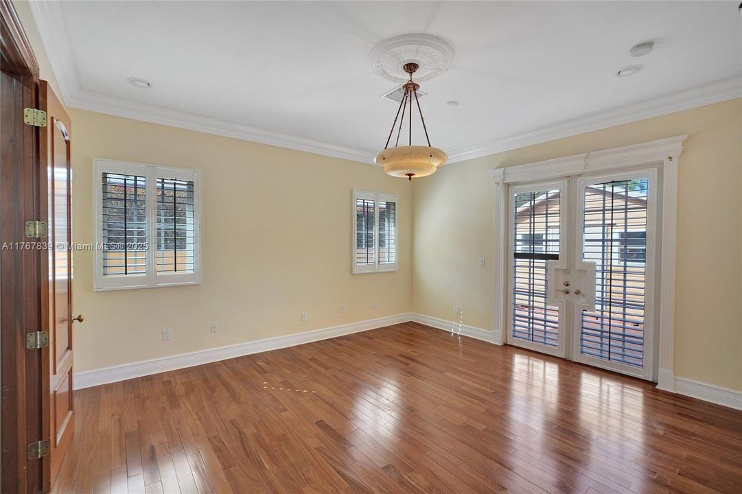 Recently Sold: $1,200,000 (4 beds, 3 baths, 2563 Square Feet)