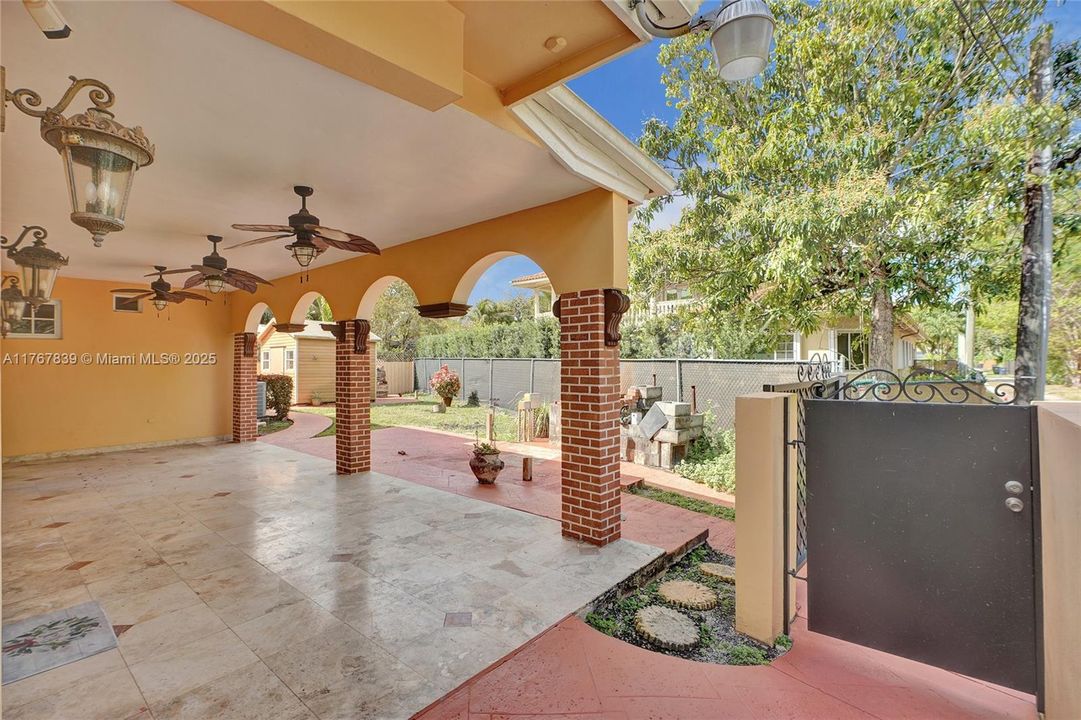 Recently Sold: $1,200,000 (4 beds, 3 baths, 2563 Square Feet)