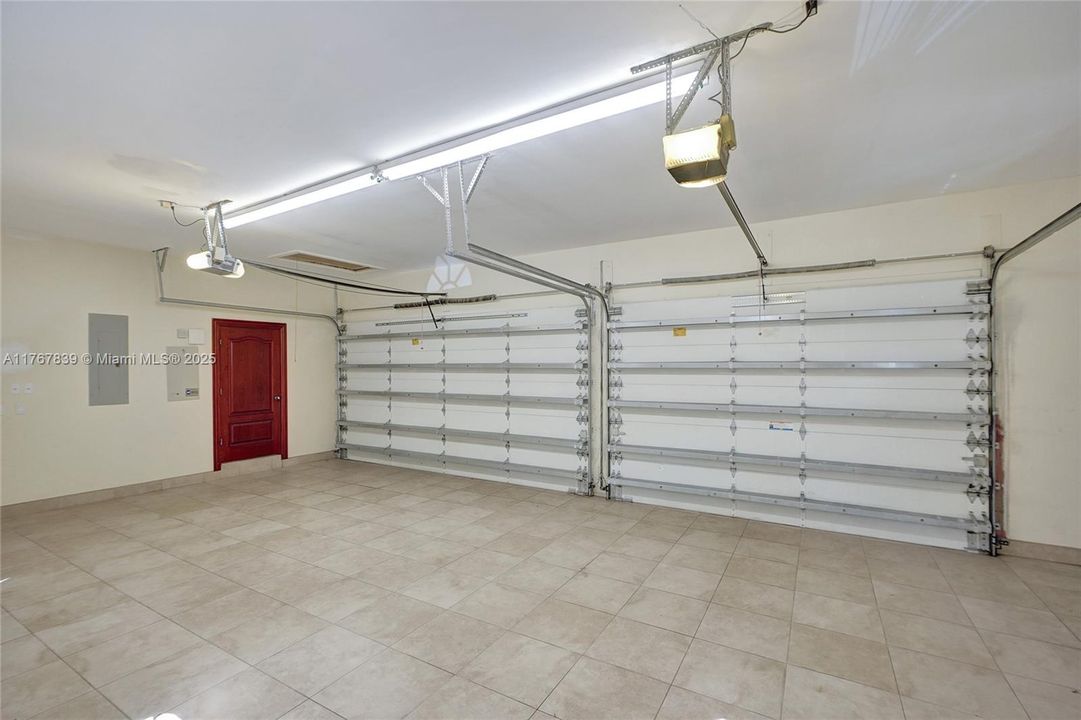 Recently Sold: $1,200,000 (4 beds, 3 baths, 2563 Square Feet)