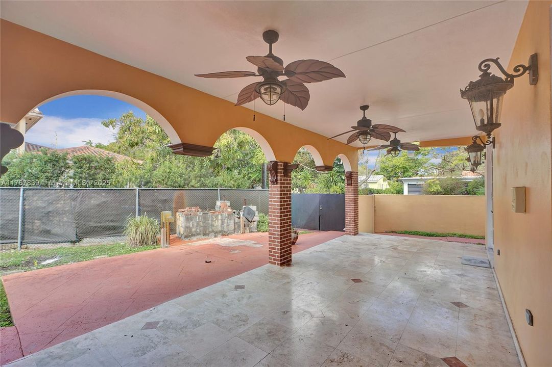 Recently Sold: $1,200,000 (4 beds, 3 baths, 2563 Square Feet)