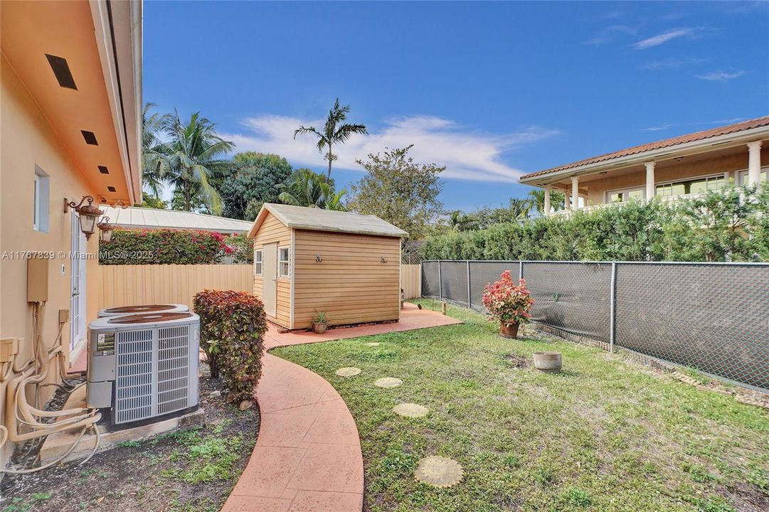 Recently Sold: $1,200,000 (4 beds, 3 baths, 2563 Square Feet)