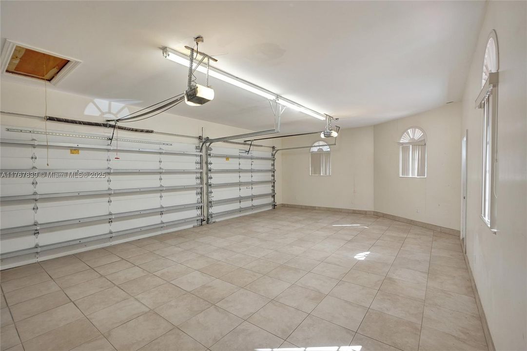 Recently Sold: $1,200,000 (4 beds, 3 baths, 2563 Square Feet)