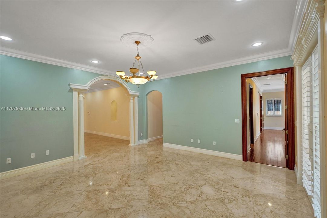 Recently Sold: $1,200,000 (4 beds, 3 baths, 2563 Square Feet)