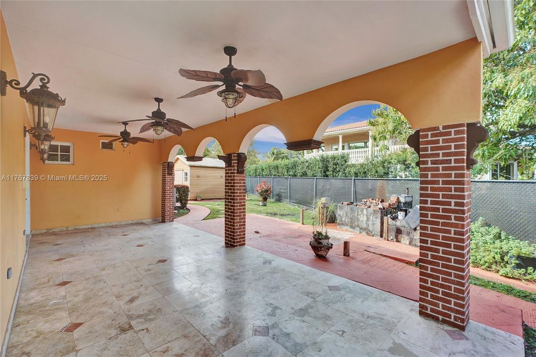 Recently Sold: $1,200,000 (4 beds, 3 baths, 2563 Square Feet)