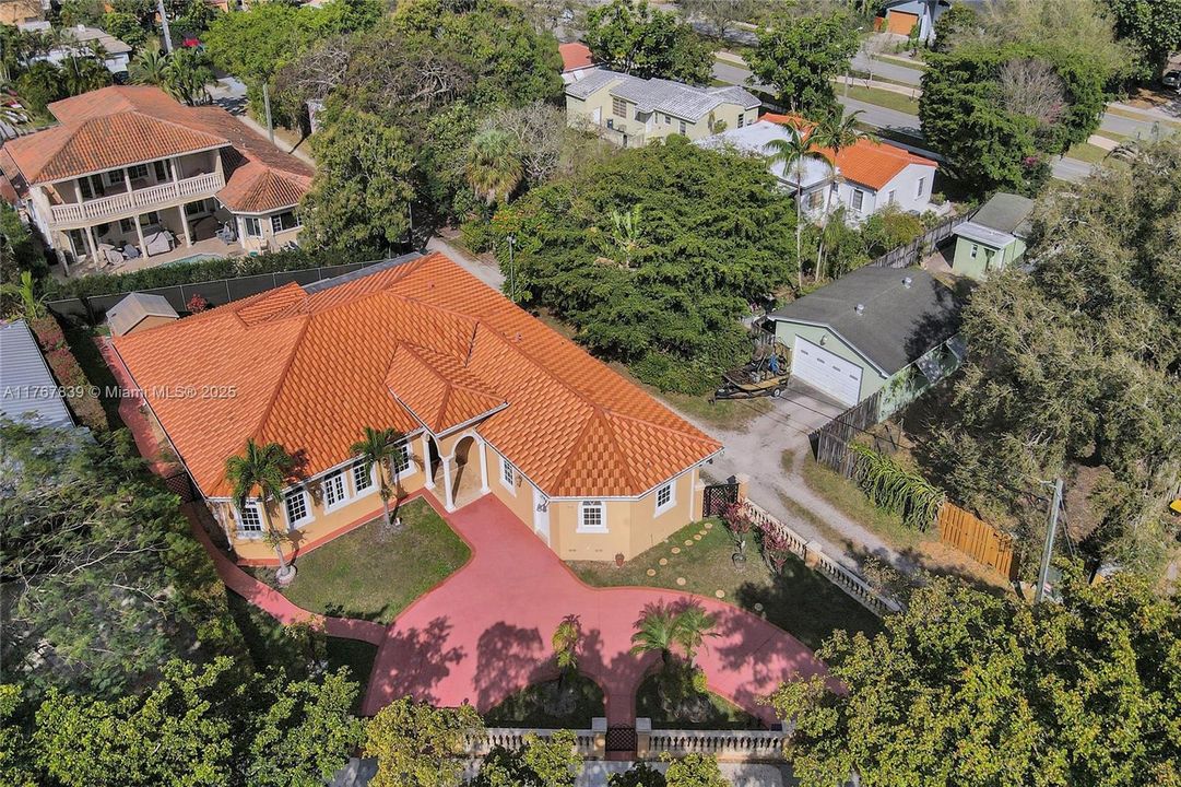 Recently Sold: $1,200,000 (4 beds, 3 baths, 2563 Square Feet)