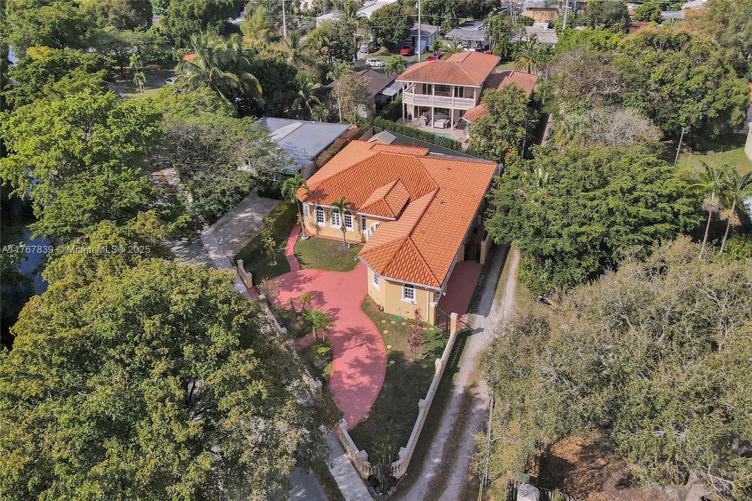 Recently Sold: $1,200,000 (4 beds, 3 baths, 2563 Square Feet)