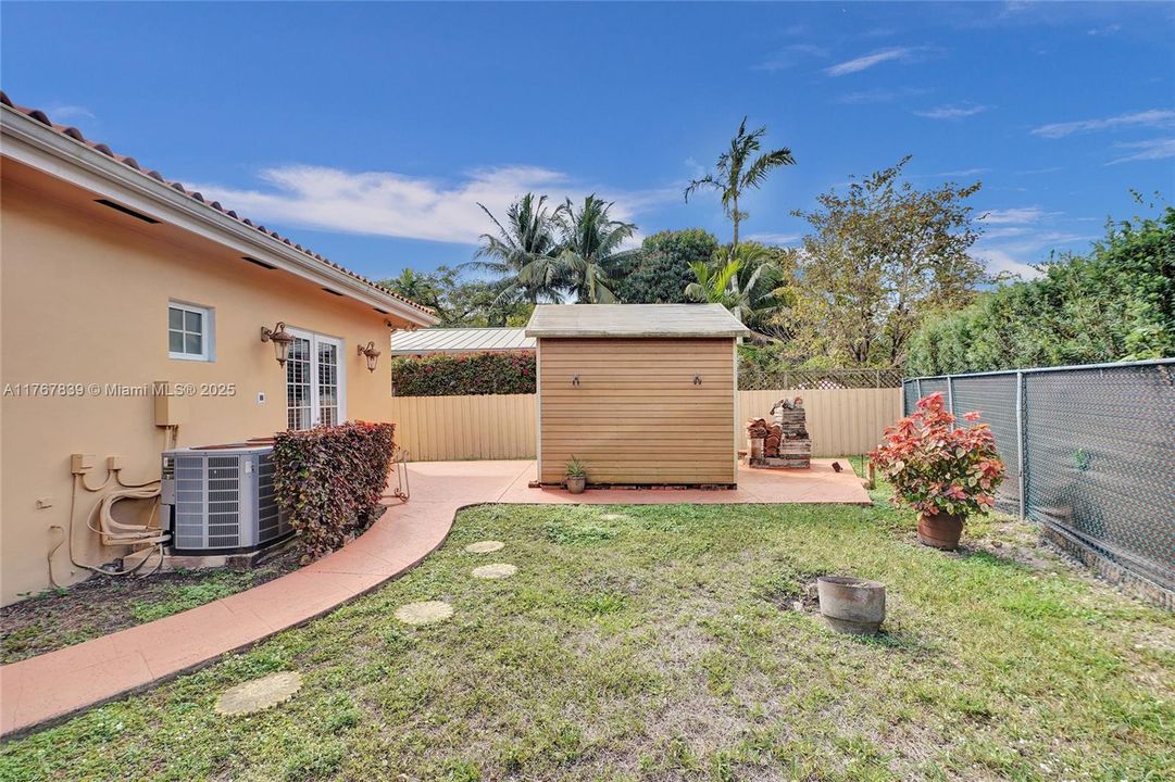 Recently Sold: $1,200,000 (4 beds, 3 baths, 2563 Square Feet)