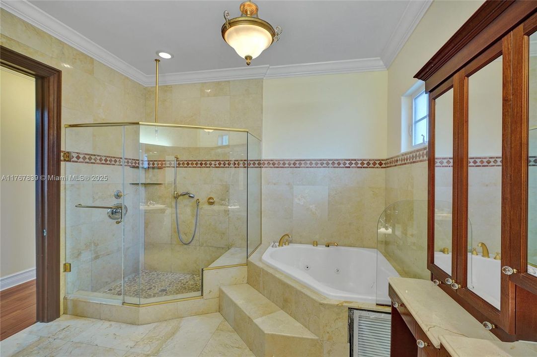 Recently Sold: $1,200,000 (4 beds, 3 baths, 2563 Square Feet)