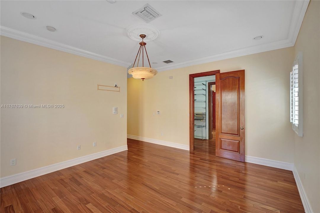 Recently Sold: $1,200,000 (4 beds, 3 baths, 2563 Square Feet)