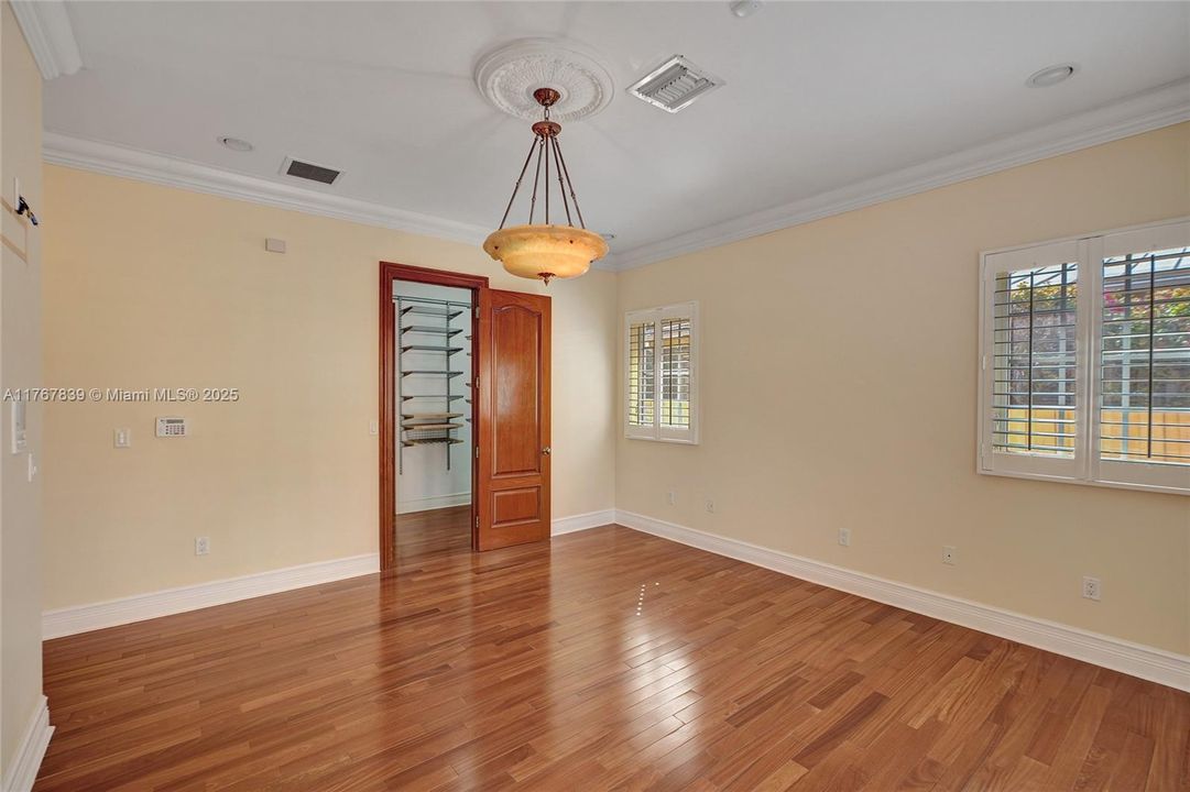 Recently Sold: $1,200,000 (4 beds, 3 baths, 2563 Square Feet)