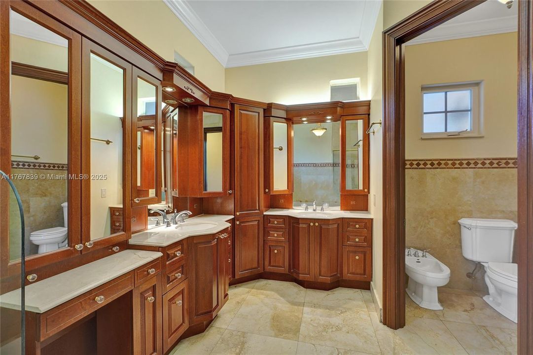 Recently Sold: $1,200,000 (4 beds, 3 baths, 2563 Square Feet)