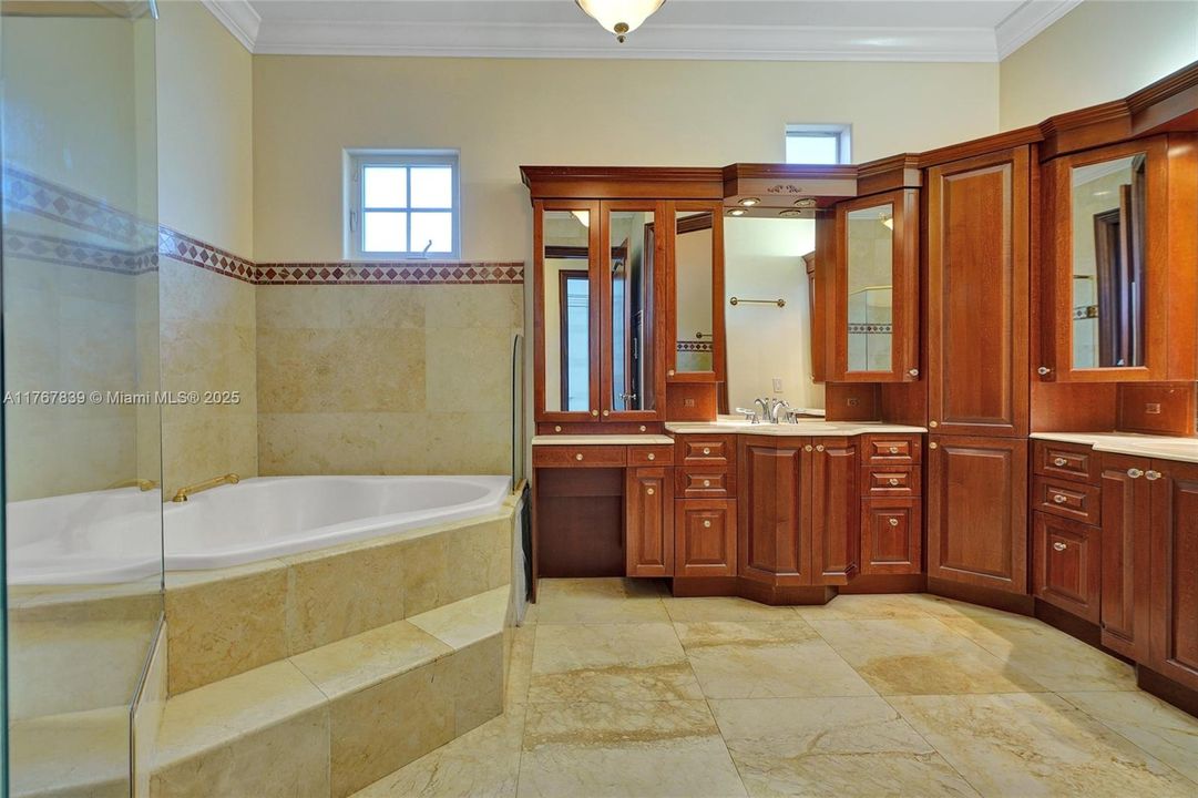 Recently Sold: $1,200,000 (4 beds, 3 baths, 2563 Square Feet)