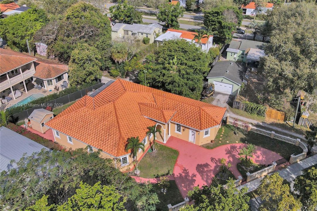 Recently Sold: $1,200,000 (4 beds, 3 baths, 2563 Square Feet)