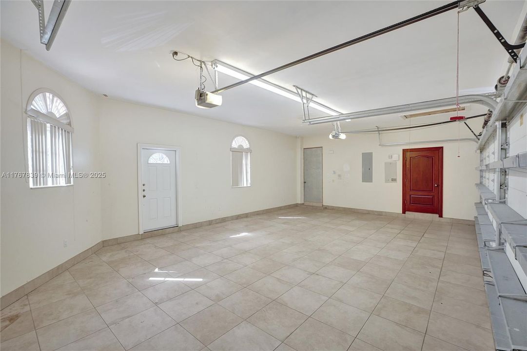 Recently Sold: $1,200,000 (4 beds, 3 baths, 2563 Square Feet)