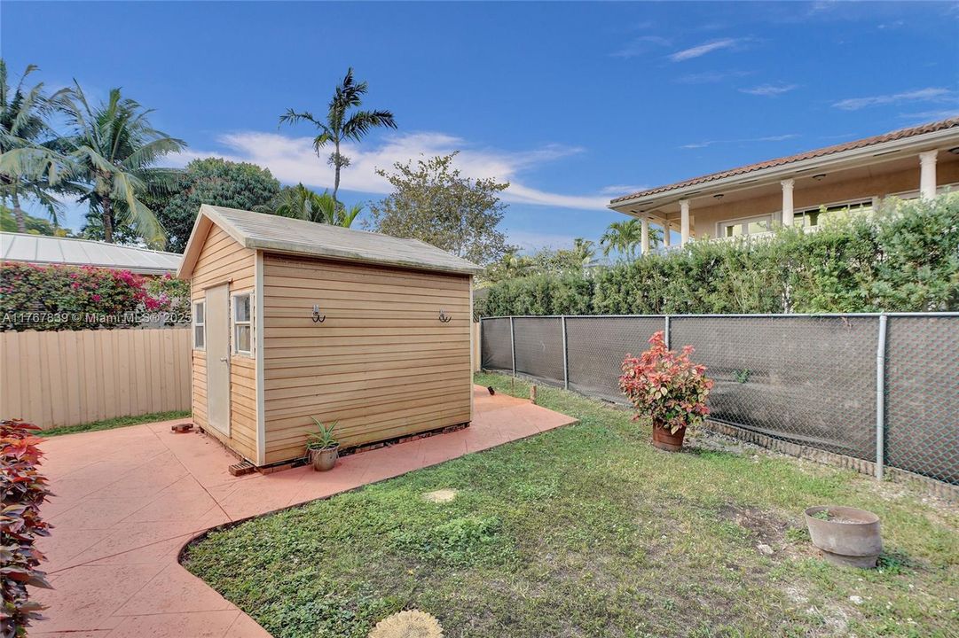 Recently Sold: $1,200,000 (4 beds, 3 baths, 2563 Square Feet)