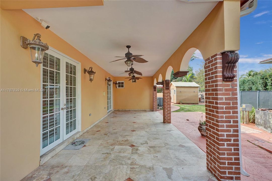 Recently Sold: $1,200,000 (4 beds, 3 baths, 2563 Square Feet)
