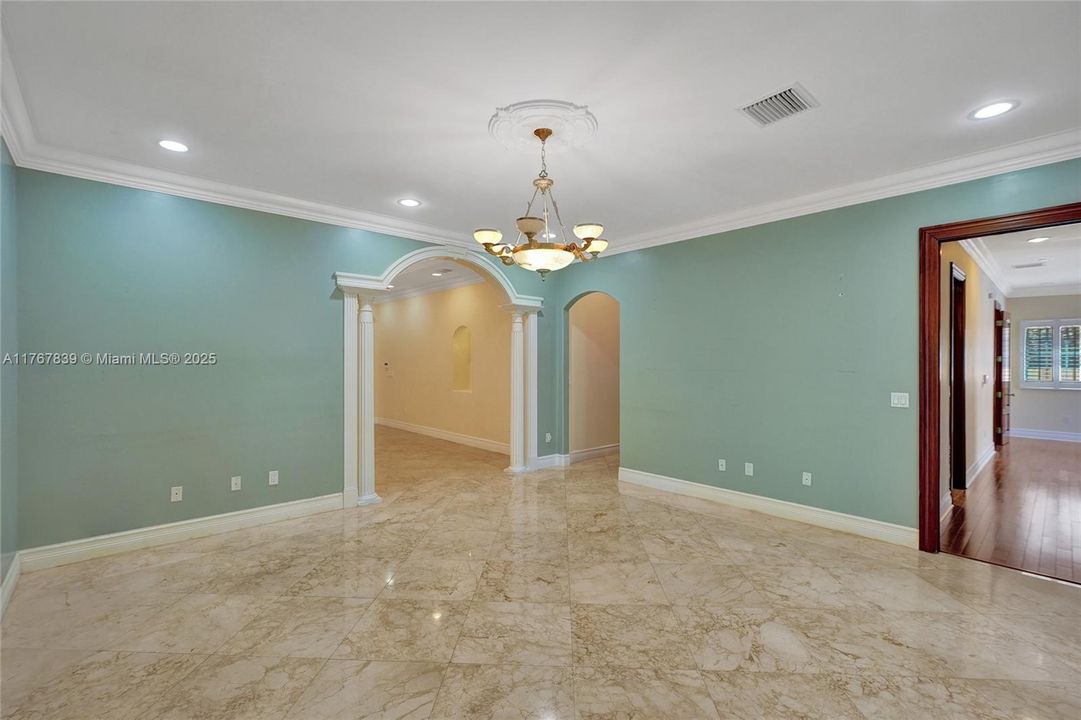 Recently Sold: $1,200,000 (4 beds, 3 baths, 2563 Square Feet)