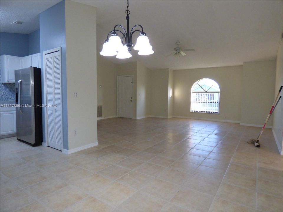 Recently Rented: $2,250 (3 beds, 2 baths, 1376 Square Feet)