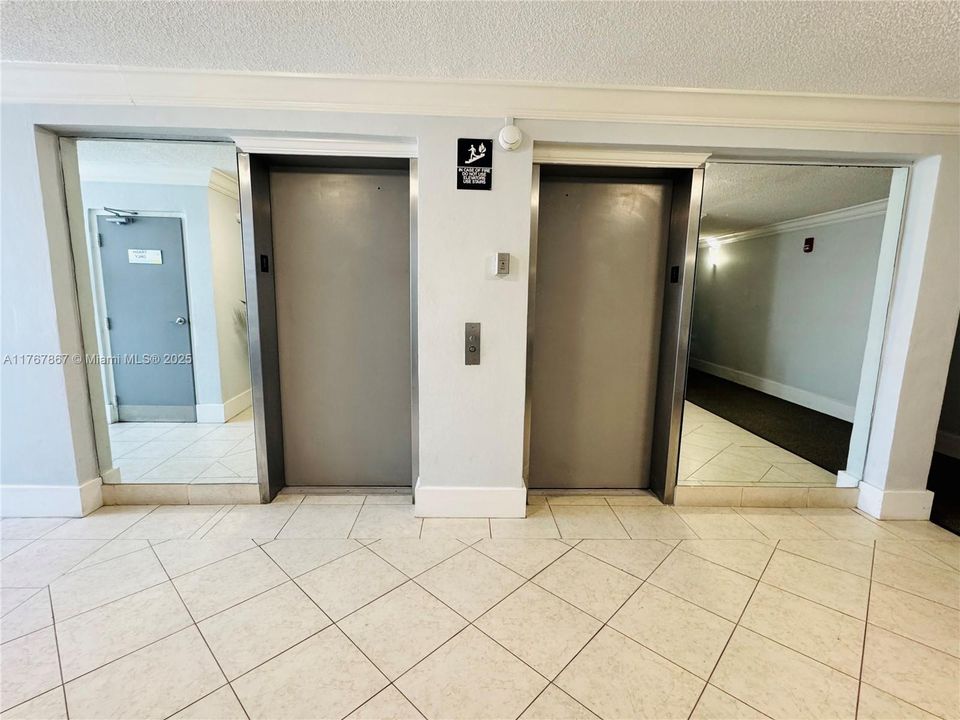 Recently Sold: $315,000 (2 beds, 2 baths, 963 Square Feet)