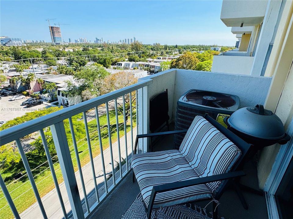 Recently Sold: $315,000 (2 beds, 2 baths, 963 Square Feet)