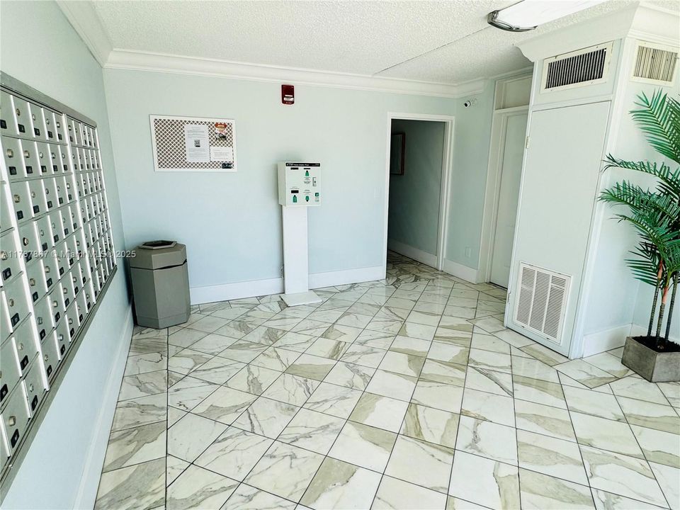 Recently Sold: $315,000 (2 beds, 2 baths, 963 Square Feet)